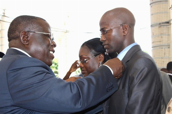 585 agents décorés / Le Ministre Cissé Ibrahima : 